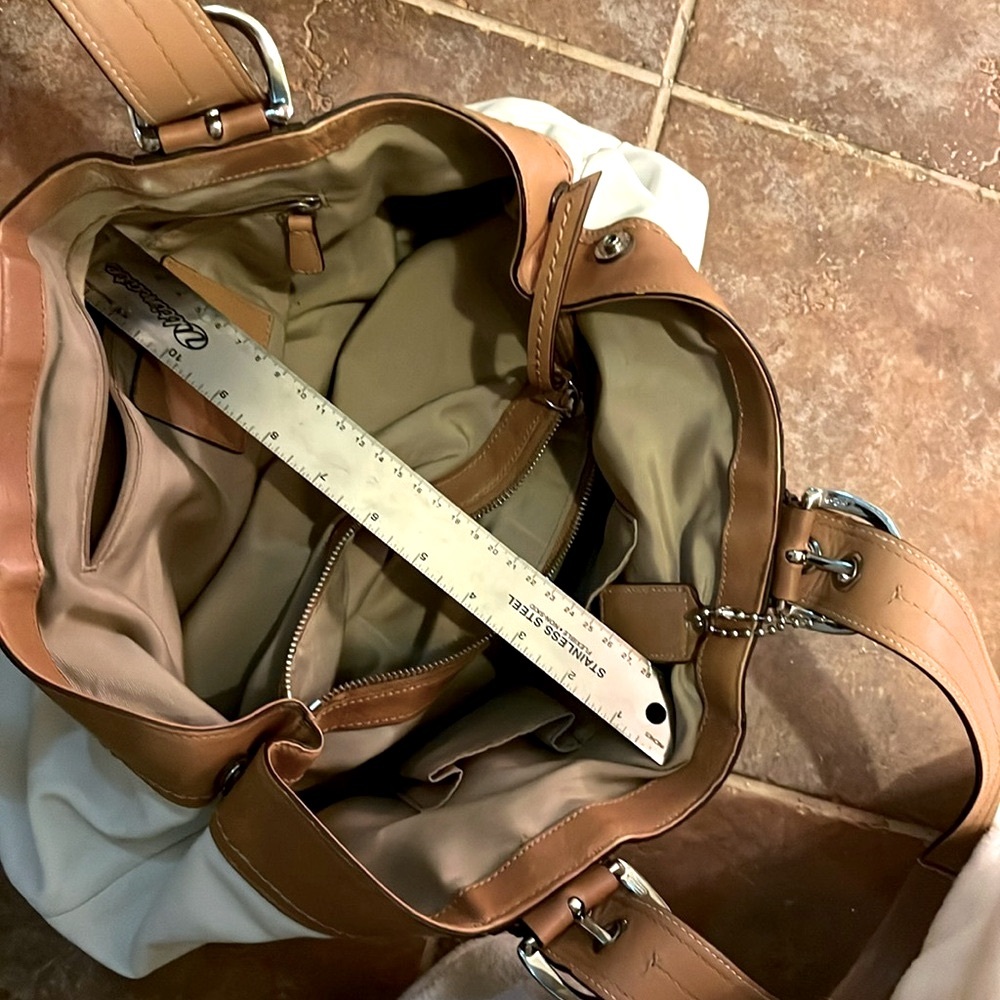 NWOTCoach~All Leather/Large Shoulder Bag/ Satchel/Shopper/ 100% Cowhide Leather - Picture 4 of 11